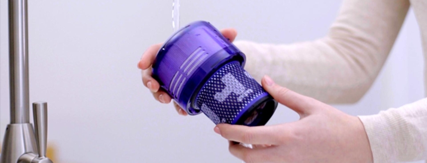 Jak vyčistit filtr Dyson pod tekoucí vodou