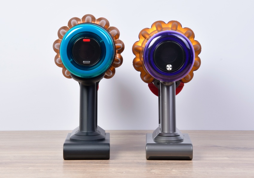 Porovnanie displejov Dyson V15 a V16
