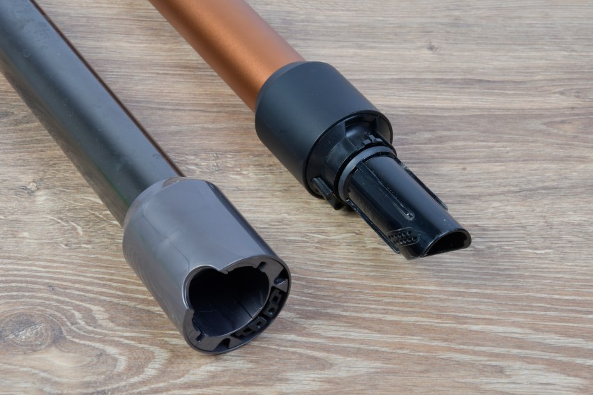 Porovnanie Dyson V15 a V16 – dolná trubka